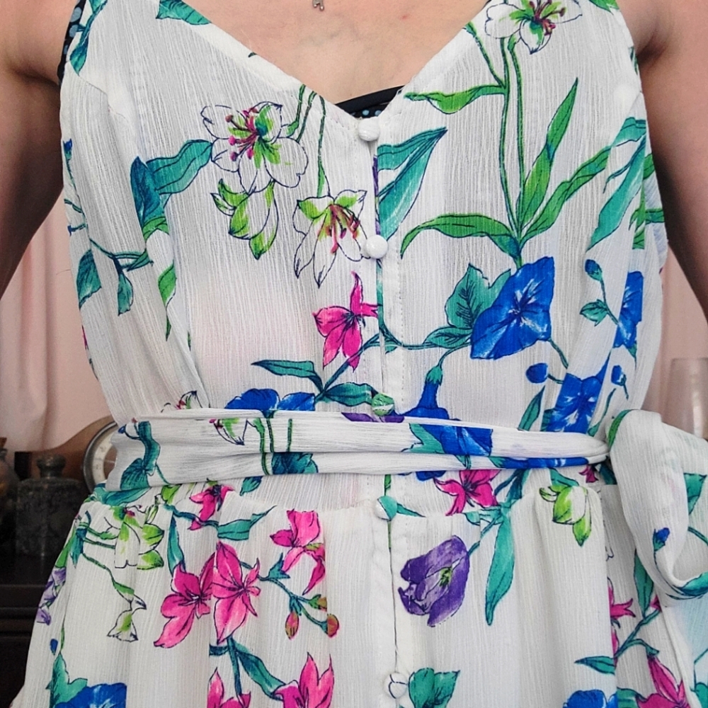 Beautiful dress - Picture 2 of 4